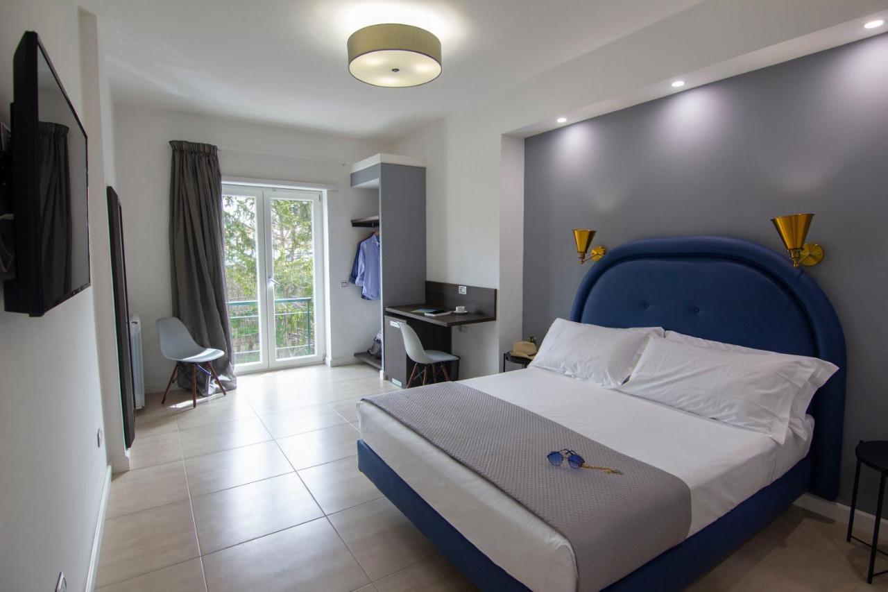 Mako Sorrento Suites Eksteriør billede